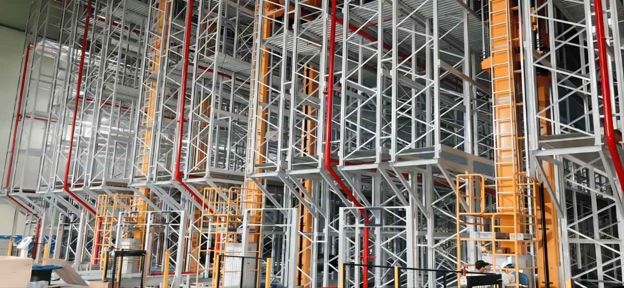 Loại cần cẩu nào được sử dụng trong ASRS?