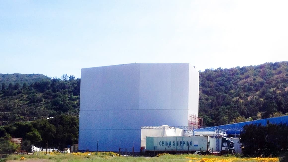 Rack supported warehouse (clad rack) with intralogistics equipment